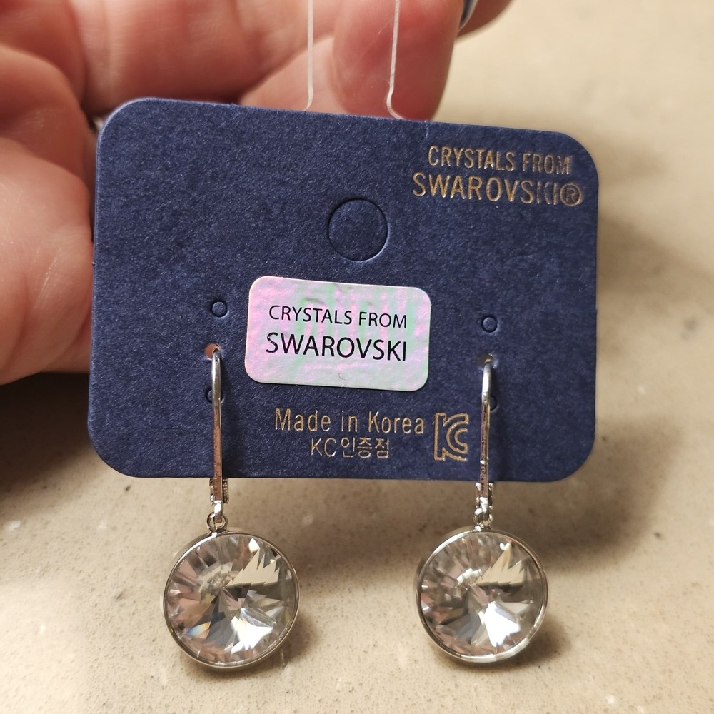 Swarovski Element NEW Clear Tear Drop Loop Dangle earrings. Leverback. Sparkling